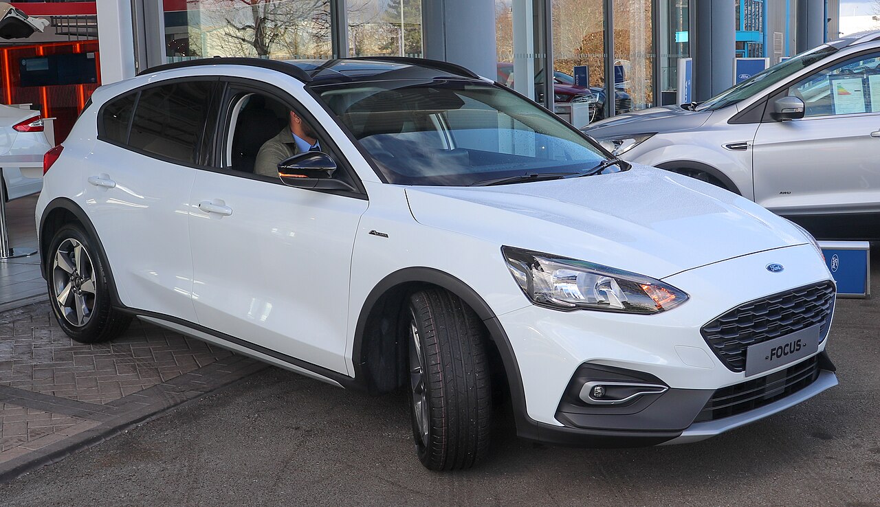 2019 Focus Active EcoBoost 1.0, fourth generation photographed from the front three-quarter angle